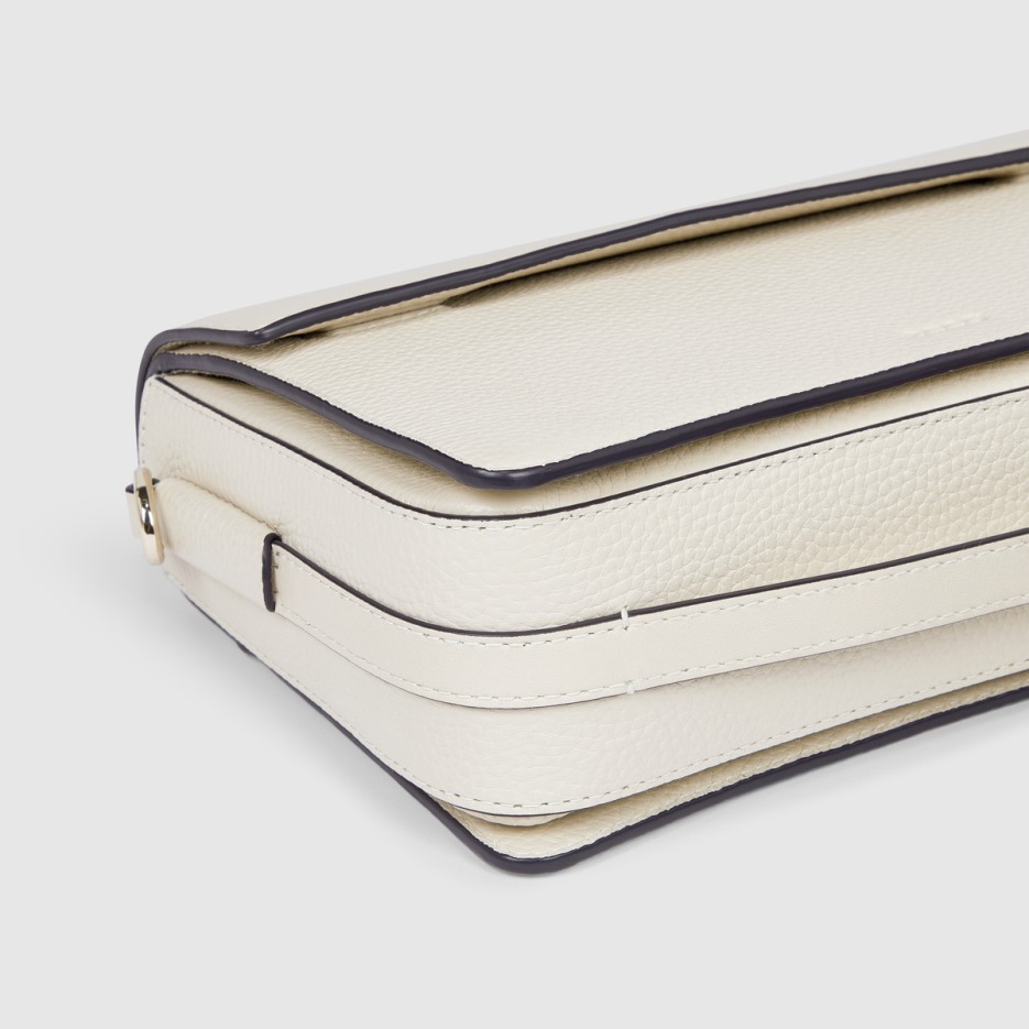 Ecco Hungary Creme Textureblock Kazettás Táska Teljes Méretben